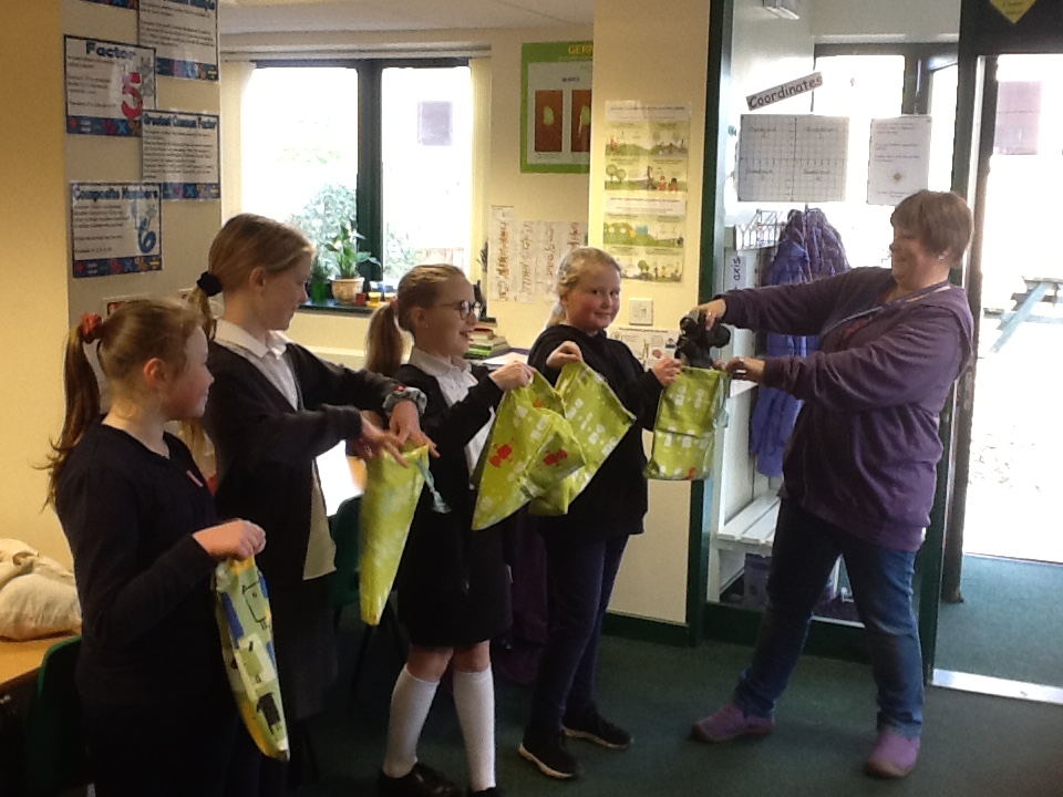 OFFICESPS's tweet photo. Our Sewing Club have been very industrious and have made some bags for our Forest School to carry their binoculars for the #BigGardenBirdWatch next week. @Natures_Voice #RSPB
#SCPSforestschool #SCPSsewingclub #SCPSYear5 #SCPSYear6 #SCPSoutdoorlearning https://t.co/gjbp6ODgnZ