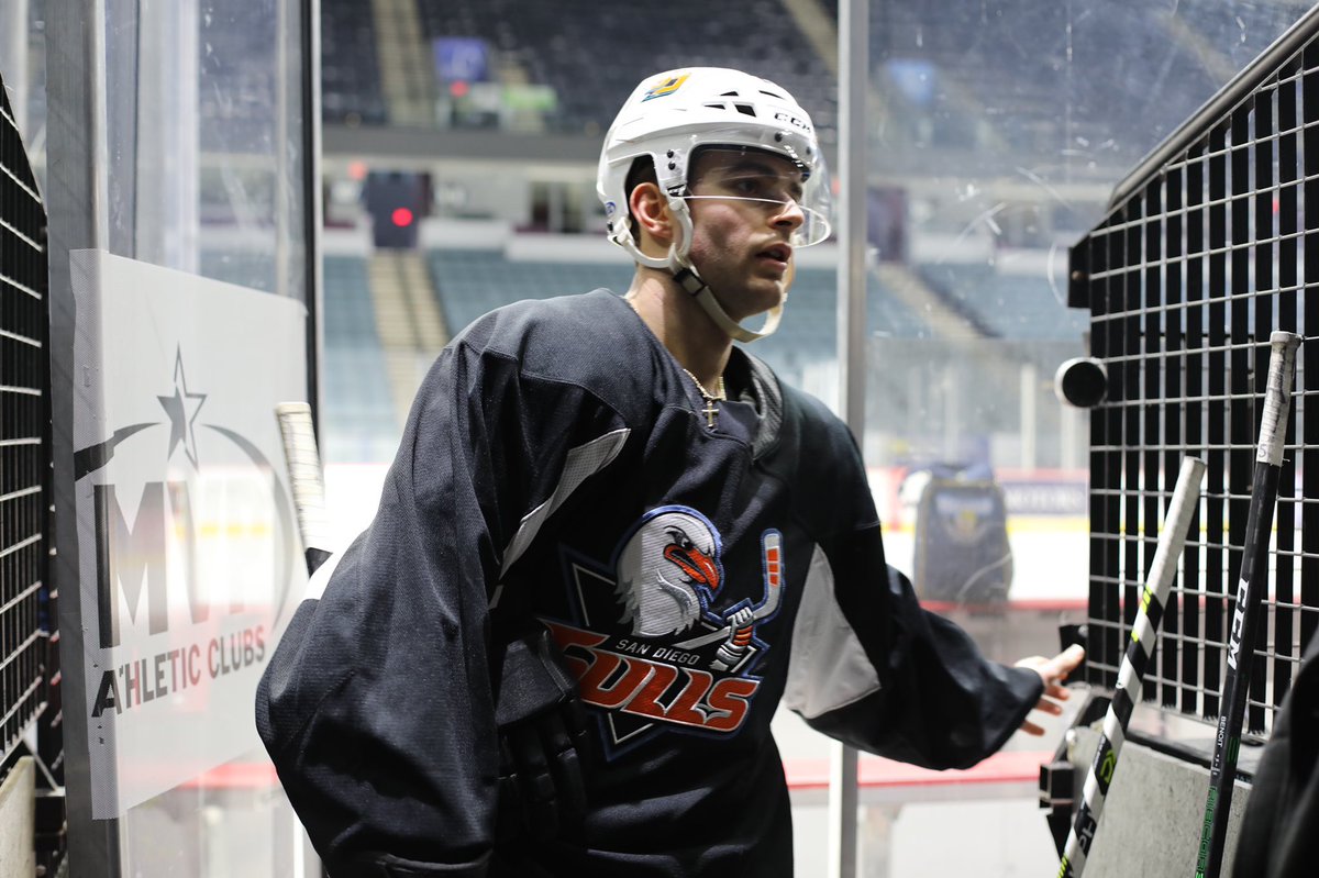 bkaser1's tweet photo. Big night ahead inside @VanAndelArena. @griffinshockey with Filip Zadina and @givanismith24 back from Detroit, battles the @SDGullsAHL  and local product @gatesonskates Brent Gates Jr who will play his first pro game in Grand Rapids. Great kid and great story! https://t.co/I2hDdIdlPS