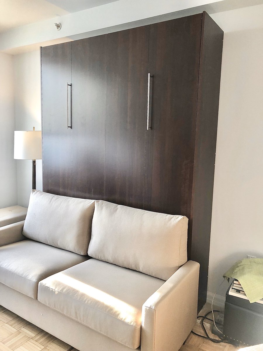 MurphybedsBroR1's tweet photo. Christine’s one bedroom in New York now functions as two thanks to a queen size Murphy bed! The “Mahogany” bed & beige sofa compliment each other beautifully! #Murphysofa #savespace #Instantbedroom #NYC #Nobodydoesitbetter https://t.co/zXS8lfU8Bq