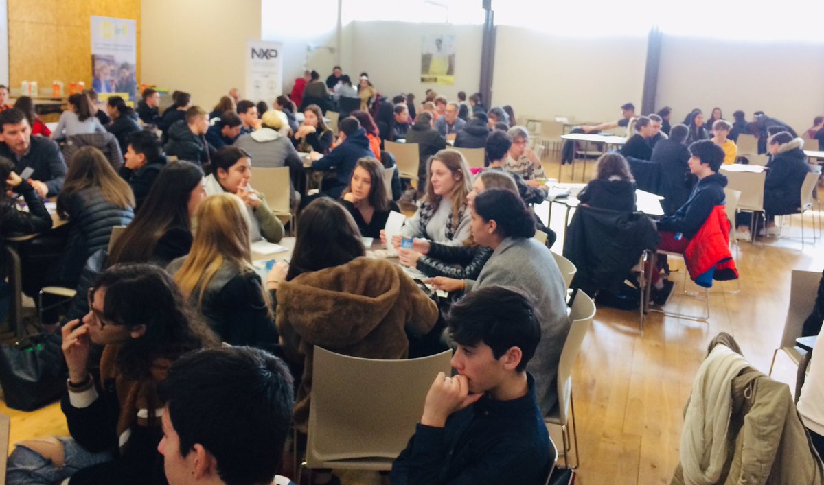 JobIRL's tweet photo. 👉 Les échanges se poursuivent au @LpoFrancoise pour les 350 élèves de 2nde - 30 pros, super investis, pour donner plein de pistes et les aider dans leur #orientation. Bravo @AirCirfa, @styff8, @afocal, @dgfip_officiel @uwa_france  @BNPParibas @NXP  @AirbusDefence ! https://t.co/ix5cz1AMY0