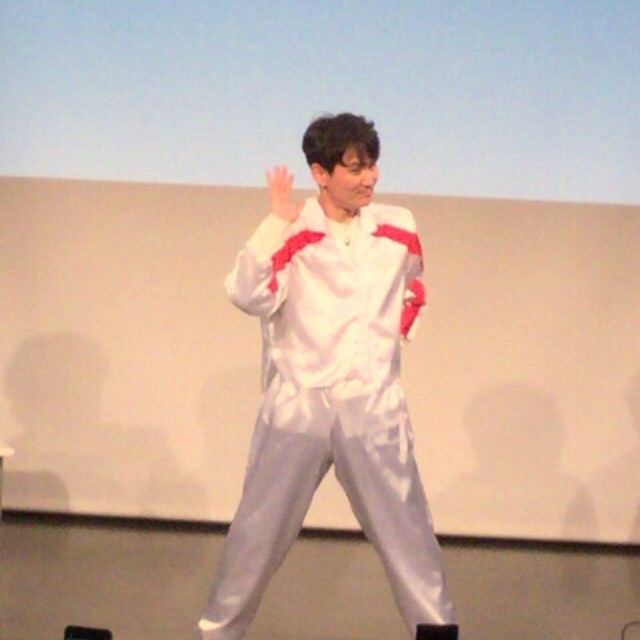 asagi__nw's tweet photo. 今回のライブの私のツボは「ひとり咲き」の熱唱とカンガルーに悔しがるとこと静岡サウナ旅のオチ。しかし少食の南原さんがバンバーグだけでなく餃子まで食べるとはパワースポット恐るべし(笑)。ギター代の元を取る為にも(笑)これからも新曲作ってライブやって数曲溜まったらCD出してほしい。 https://t.co/3D6l1uzbUL
