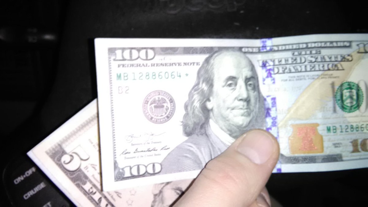 chadwicksirnio's tweet photo. BOOM! A Buddy from work just got this #starnote from the Bank, not too bad! #keepcheckingthatchange #starnotes #currency #currencycollector #currencycollecting #fancybanknote #fancynote #Fancyserial #rarenote #familyfun https://t.co/S7wDIjp3Ms