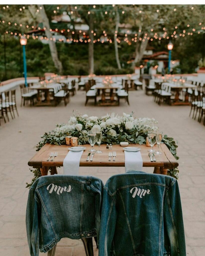 JamesSHicks1's tweet photo. The best way to tell the world you got married? Matching jean jackets, of course! 🙌💘 🤩
- - -
📍rancholaslomas | 📷 @... https://t.co/iXEr3m8KPw