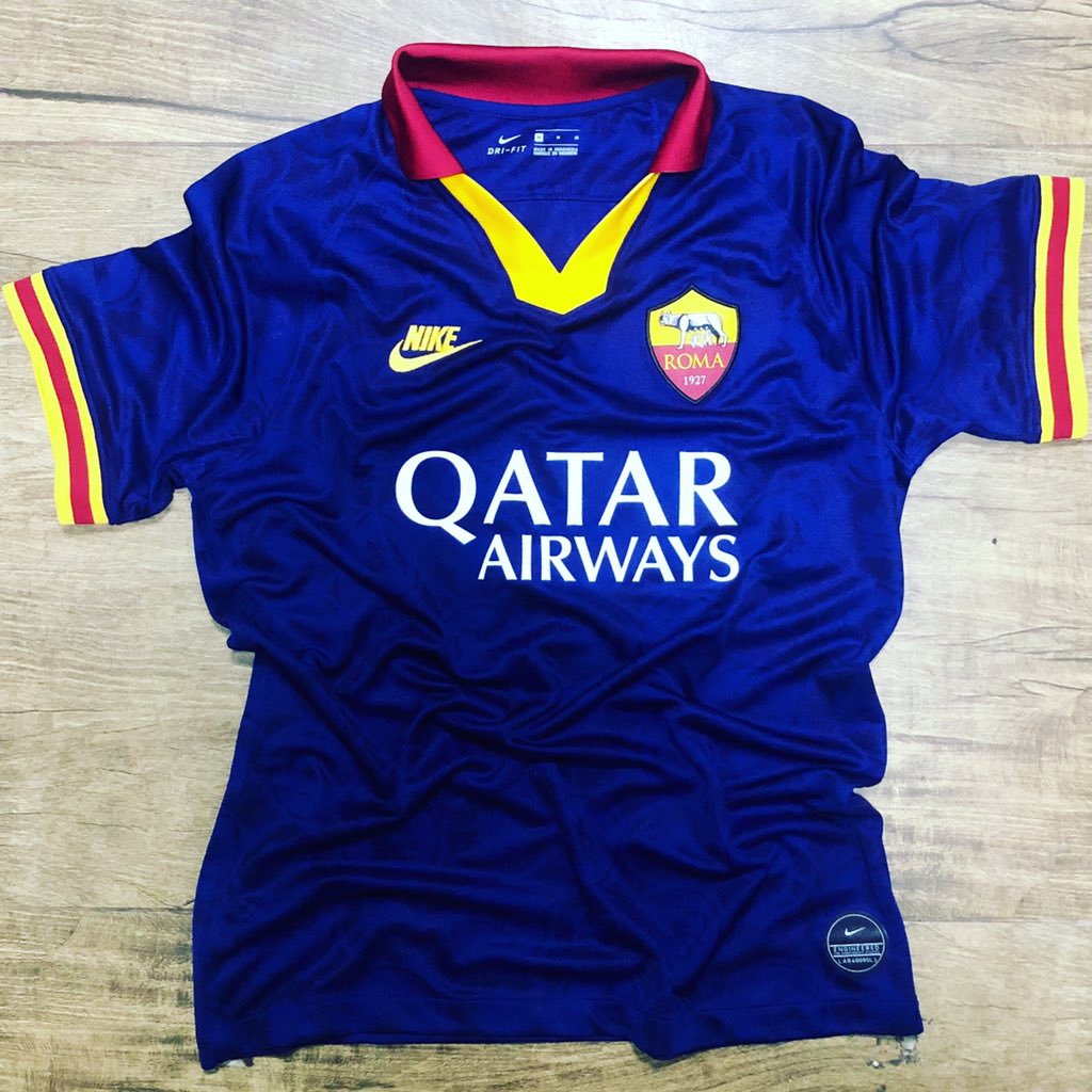 KingJacare's tweet photo. CAMISA ROMA THIRD 19/20 S/N° TORCEDOR NIKE MASCULINA,INDICADA PARA O DIA A DIA, CAMISA POLO EM POLIÉSTER, PERMITE PERSONALIZAÇÃO E TEM O TECIDO DE DESEMPENHO QUE AFASTA O SUOR DA PELE PARA AJUDÁ-LO A SE MANTER SECO E CONFORTÁVEL.
100% POLIÉSTER!!

#BROTA
#ORasta
@NandooCj https://t.co/8uoSKIBgS3