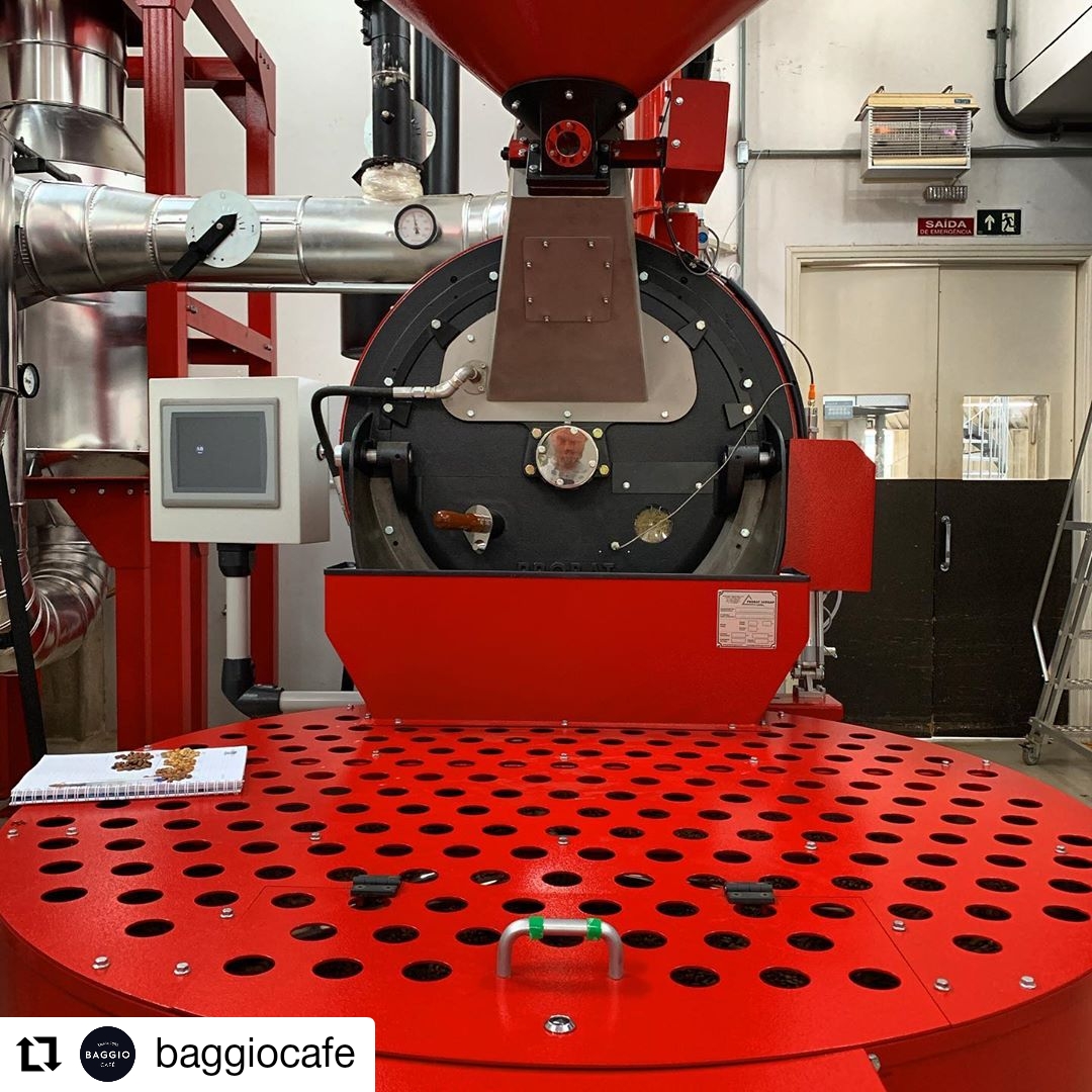 leogaproasters's tweet photo. O Probatone 60 coloca seu negócio em outro patamar de produtividade! 🔥☕ A Baggio Café agora conta com este incrível torrador, que foi personalizado nesta linda cor vermelha! 😍
#Repost @baggiocafe
Nosso novo brinquedo. #probatone60
#probatone #P60 #roaster #torrador #torra https://t.co/COLLt9CqB4