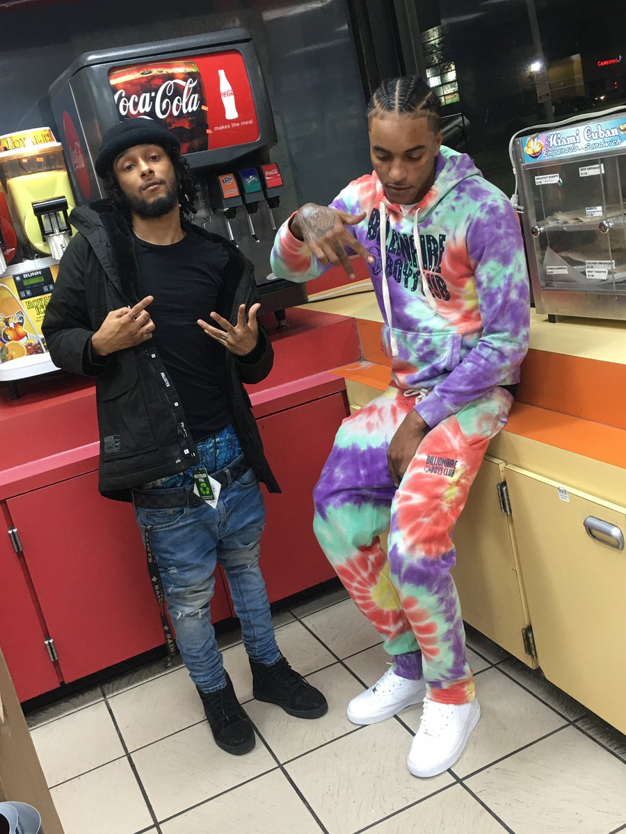 YoungDsixty's tweet photo. Just sum #Sluttyboys out the trenches with it 0️⃣💙 https://t.co/twveyOfYL2