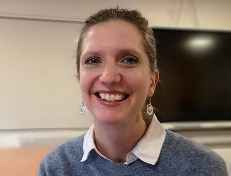 ''500 years ago, 'reading' meant reading out loud in company - nowadays we think of reading as something done silently and alone'': <a href="/FENews/">FE News</a> podcast by my colleague <a href="/samtifduncan/">Sam Duncan</a> on her AHRC research <a href="/RABiTProject/">RABiT</a> fenews.co.uk/fevoices/224-p….