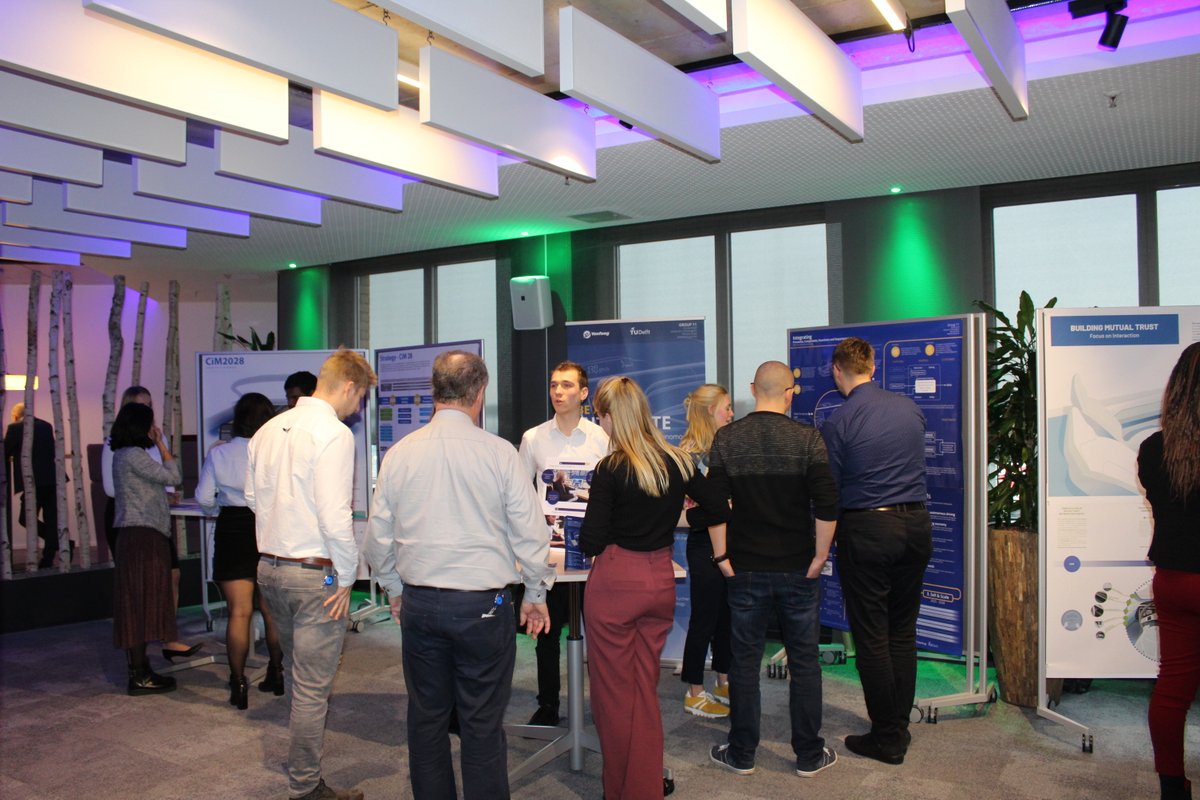 YanfengGermany's tweet image. Wie sieht die Instrumententafel und das Smart Cockpit Modul der Zukunft aus? Am 23. Januar präsentierten 32 Studenten der Fakultät für Industriedesign und Ingenieurwesen der TU Delft bei YFAI ihre Vorstellungen für zukünftige Instrumententafel-Konzepte. #Innovation #delftdesign