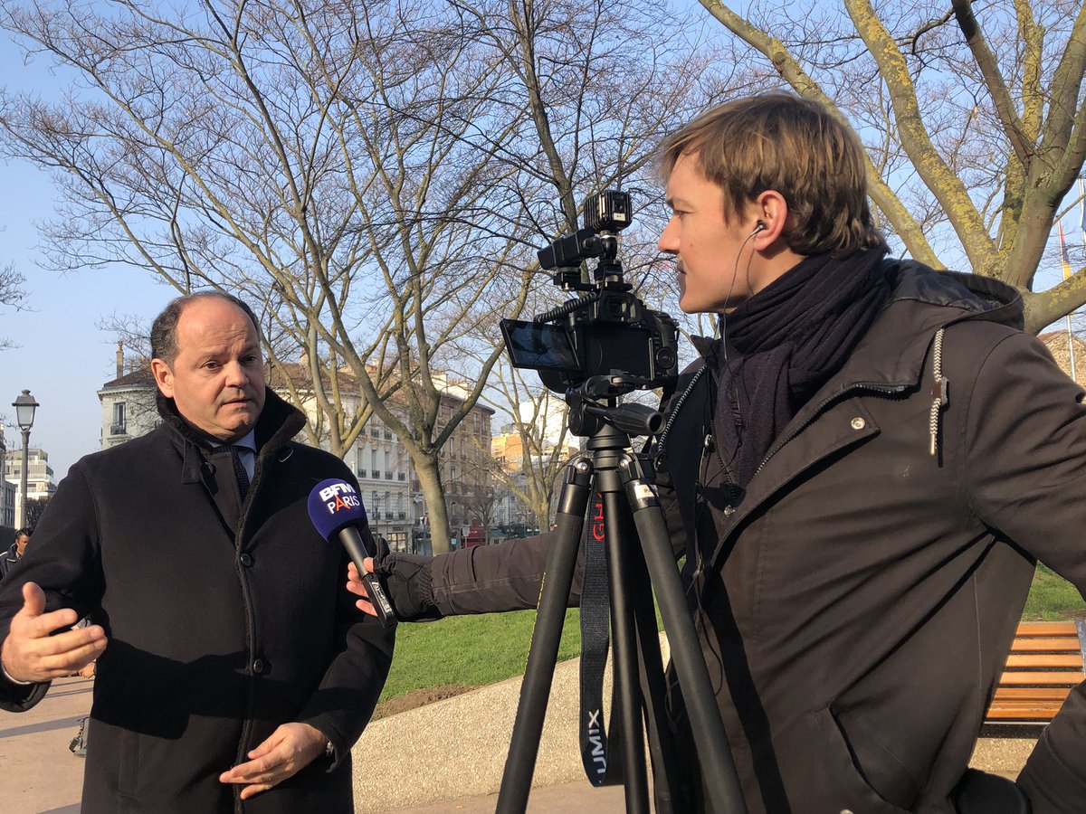 Issy_Presse's tweet photo. [Interview] Thierry Lefèvre, premier maire-adjoint, au micro de @FChevallay pour évoquer la politique de prévention-sécurité de la commune. 

@Issylesmoul, l’une des villes les plus sûres de la Région sans police municipale et sans vidéosurveillance généralisée @BFMParis https://t.co/9tHK0HZAag