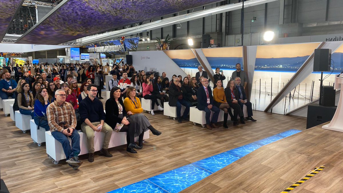 10kalboraya's tweet photo. 🏁🏁🏁 Presentamos la nueva edición de la 10k Fundación Divina Pastora contra el Cáncer en @fitur_madrid  #FITUR2020  
⚡️ Estrenamos nueva imagen
🏃‍♀️🏃‍♂️ 2.500 personas participantes en la última edición
💚 ¡Las inscripciones ya están abiertas! https://t.co/zFra5JyYjs

#10KAlboraya https://t.co/BI2hg80VDu