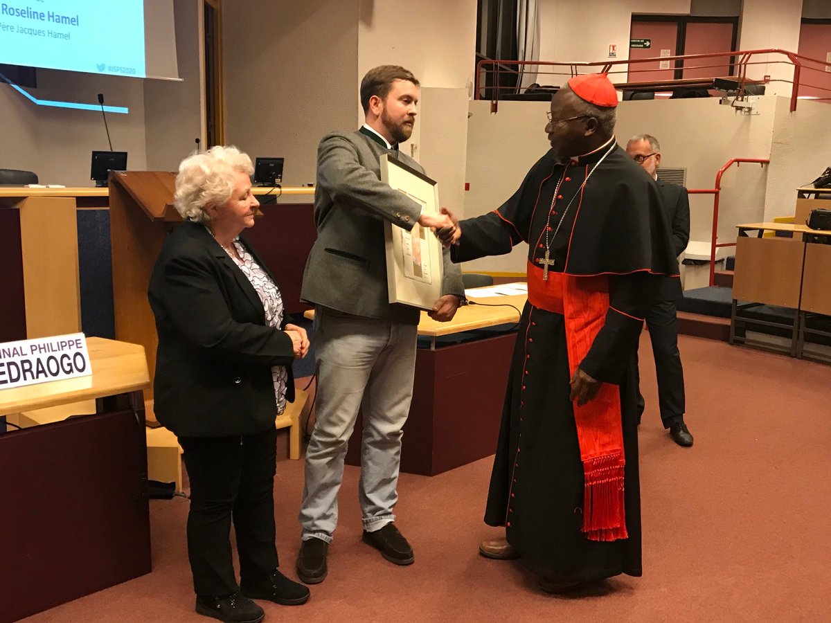 jourduseigneur's tweet photo. Le prix Jacques Hamel 2020 a été attribué à @PierreJova pour son article «Kayla Jean Muller, martyre du bien». Nous étions à @lourdes_france pour cette remise de prix à l'occasion des journées internationales Saint François de Sales #JDS #JSFS2020 https://t.co/5IOY50M9Fw