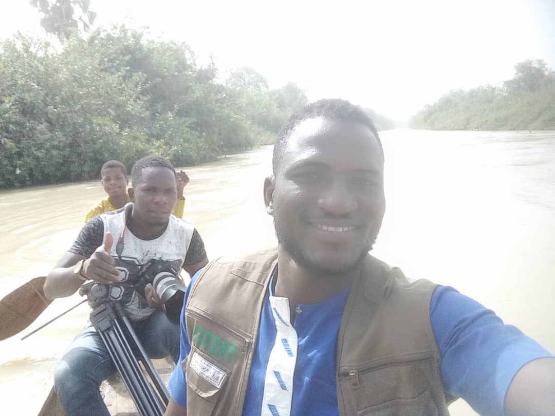 PimentProdCom's tweet photo. La traversée du Fleuve Kpendjal à la recherche des images d'enfants, de communautés engagées, etc.
#PimentProdCom
#PimentPhotographie
#PimentCommunication
#EquipEngagée https://t.co/8C7UBy4WbX