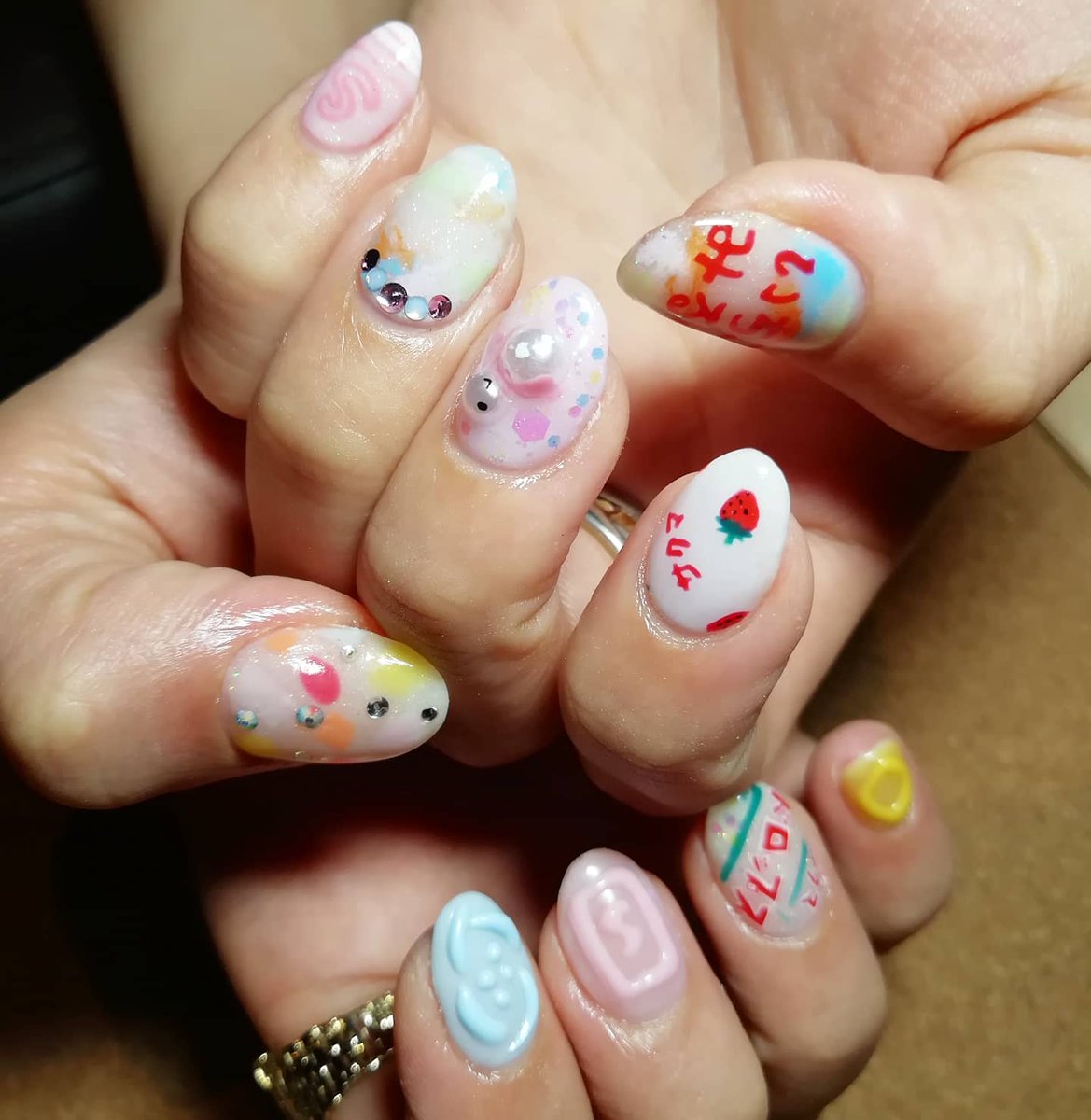Hisae Nail على تويتر スタッフ様ネイル お菓子ネイル と見せかけて推し匂わせネイル ๑ ლ ๑ ﾌﾌ デビューおめでたし ありがとうございました ネイル 痛ネイル 手描きイラスト 手描き 模写 匂わせネイル お菓子ネイル サクマドロップス Snowman 佐久間