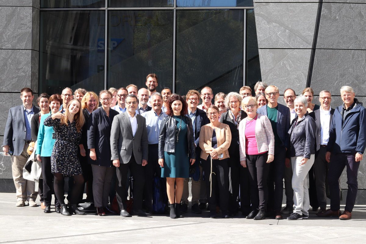ImpactHubBLN's tweet photo. 🎓 "A fantastic experience with amazing people in astounding places on exciting topics" - @StaudeSusanne after our recent Learning Journey with #EdExperts & @HSFDigital. What's a Learning Journey? #InternationalDayofEducation is a good time to find out: https://t.co/30u0yHNQPl https://t.co/kPv7xf0SQZ