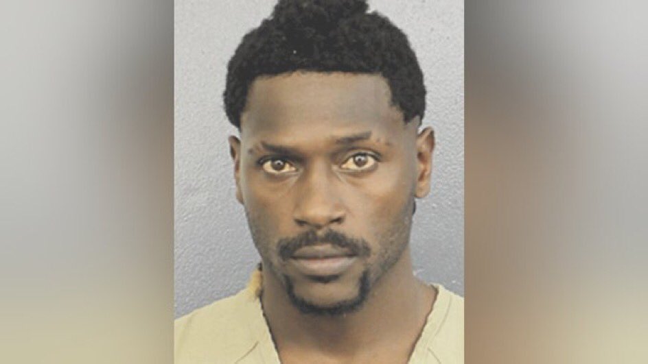 MySportsUpdate's tweet photo. Antonio Brown was granted bail after a hearing this morning. Bond was set at $100K and he will be required to get GPS monitoring, release his passport and guns, go through drug and alcohol testing and a mental health evaluation, per @CameronWolfe. https://t.co/GwTxzTRswA