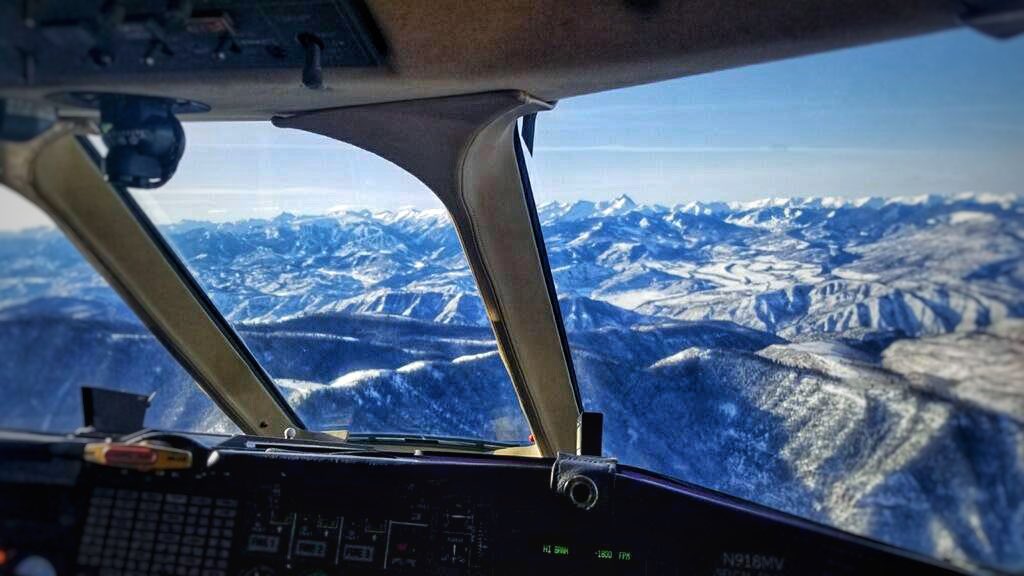 Good morning from Aspen Colorado!! ✈️👨‍✈️👩‍✈️⛷
Where do you ski/snowboard?
Photo credit : Capt. Felix (pilot)
.
#motivation #morningview #photography #jet #luxurytravel #privatejet #aspen #colorado #mountains #ski #snowboard #winter #falcon  #buttermilkmountain #aspenmountain