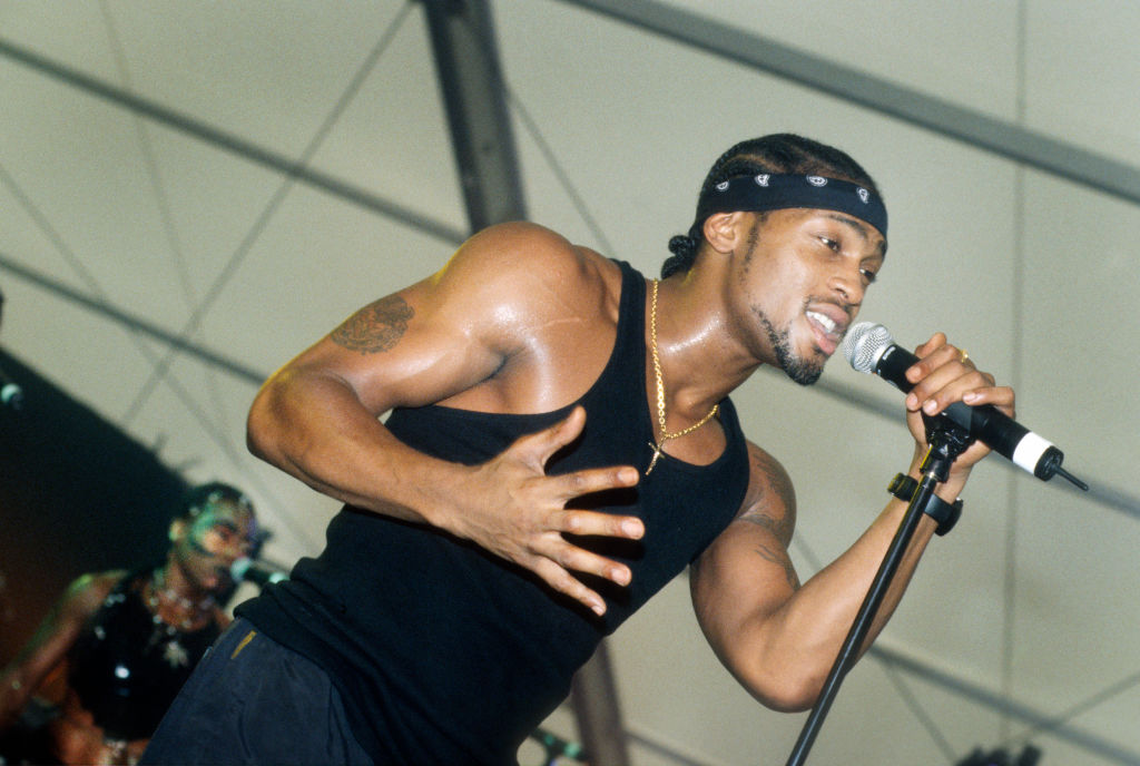 okayplayer's tweet photo. 20 years ago today, D'Angelo (@TheDangelo) released 'Voodoo.' 🙌🏾

This is how the classic sophomore album laid out the blueprint for a new masculinity: https://t.co/6bNTbIbkYX https://t.co/mRSeV7ty2m