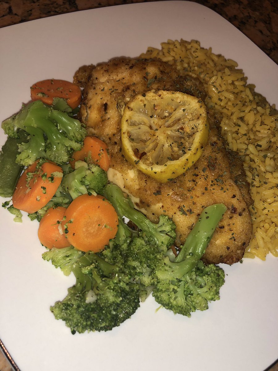 _bettykay's tweet photo. @TheKitchenista Happy #FoodBlogFriday! I’m new to the food blogging game but here’s my ig! My newest recipe was Lemon Pepper Crusted Chicken Breasts & here was my first review 😍 follow me on IG @keannascookbook! 😘 https://t.co/aEvUVoWWdC