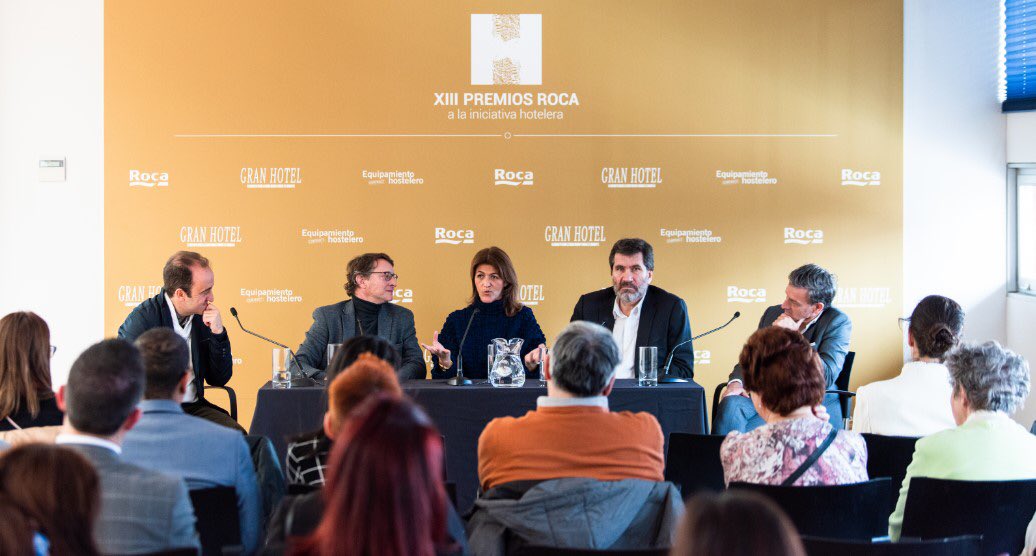 alejandra_pmz's tweet photo. @diamondresorts attending @fitur_madrid to talk about #diamondgogreen initiatives in #EUResorts. Thank you @wearewater @Xavitorras62 @CarlosGarriga8 for this opportunity 🌱🌎 https://t.co/glB7sMlMbA