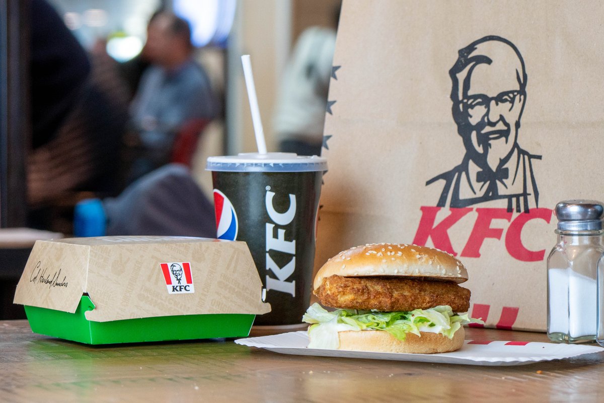 manairport's tweet photo. Get your hands on the @KFC_UKI Original Recipe Vegan Burger when you fly from @manairport T3 ๐คค Your vegan adventure awaits! #MANeats #Veganuary #KFCVeganBurger https://t.co/G7QhP60dZj
