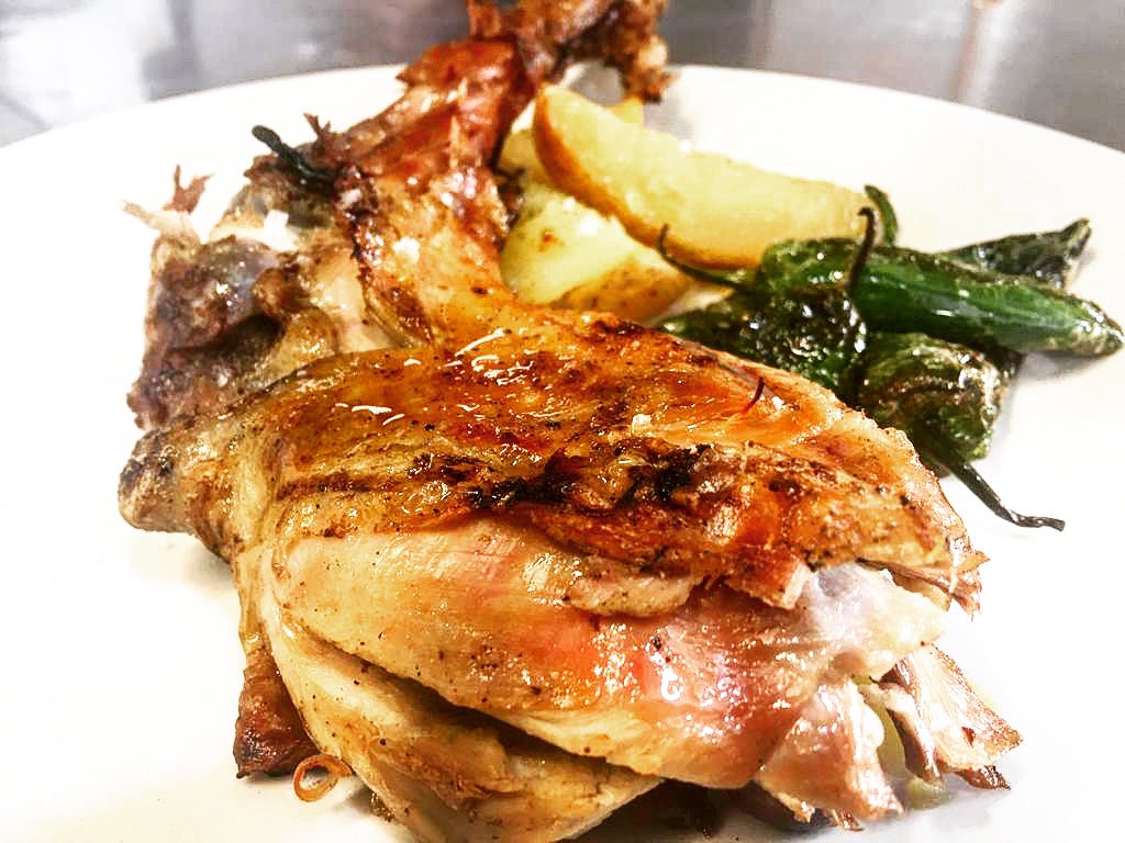 BraseriaOlivera's tweet photo. Bon divendres, avui per dinar “Cuixa de cabrit, cuita a baixa temperatura i acabada a la brasa” #divendres #dinar #migdia #menu #menudiari #menudeldia #cuixadecabrit #brasa #josfer #grill #cuinasana #cuinamediterrania #bages #santpedor #braseriaolivera https://t.co/EaiBicV8iU