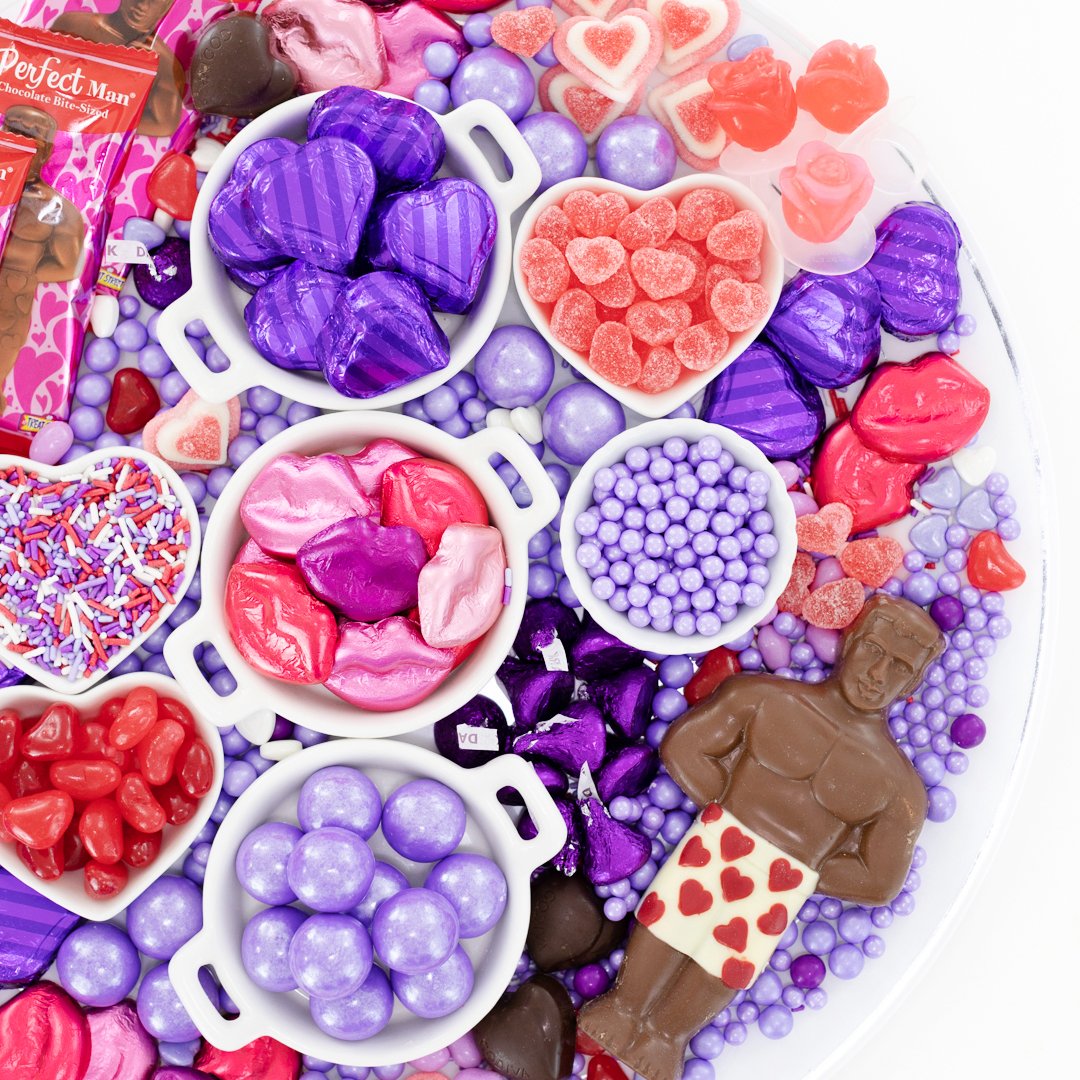 dawnchats's tweet photo. Galentine's Day Candy Charcuterie Board Ideas: 😍https://t.co/5y8cA0K2Eo https://t.co/BgQAMSbLuQ