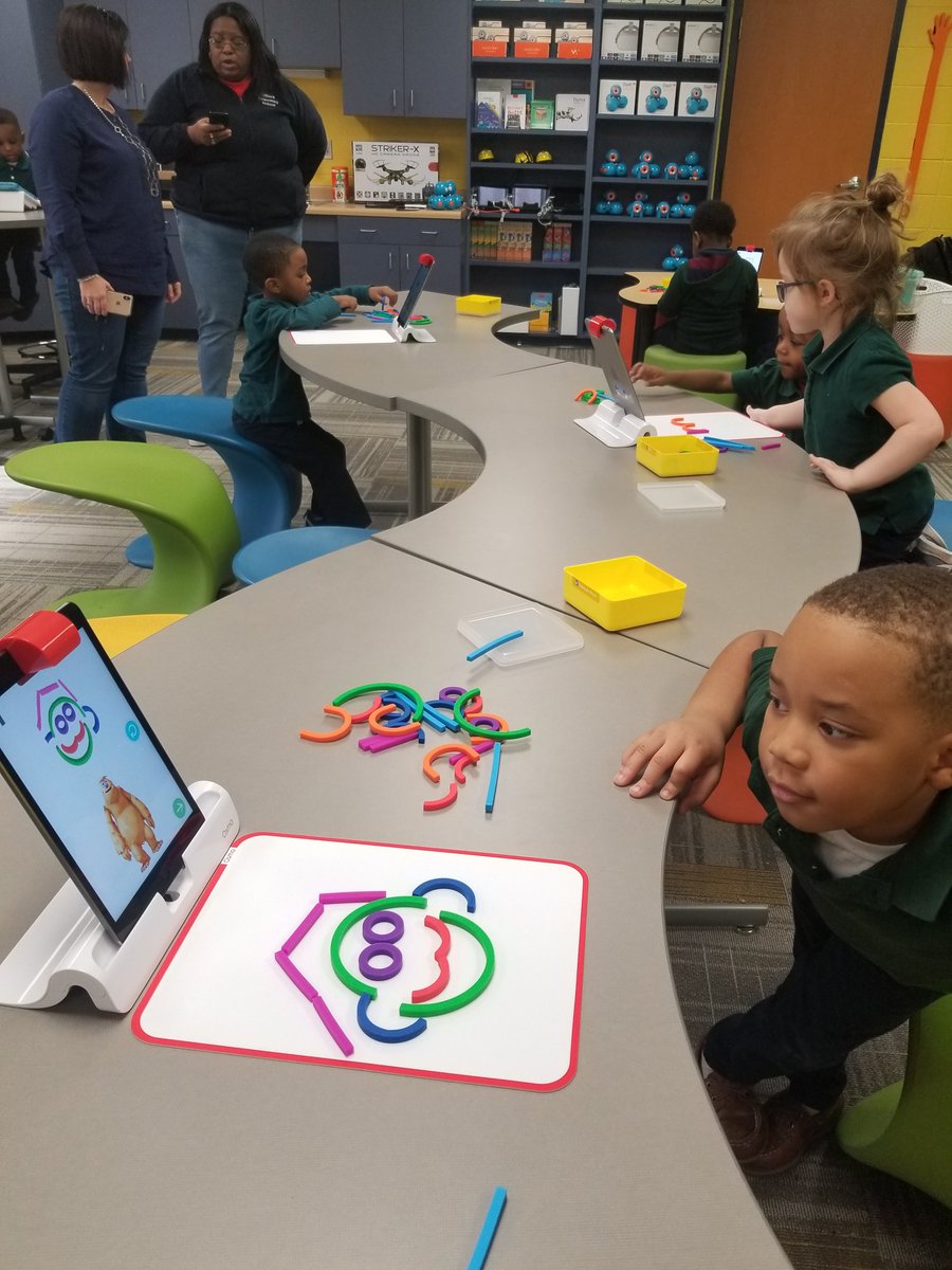 gilliard_gators's tweet image. Pre-K having fun in the #CollabLab! @faithlucy1 @empowermcpss @MobilePublicSch #LearningLeading @phaedratfox #WildaboutGilliard @michelewcollier @phaedratfox