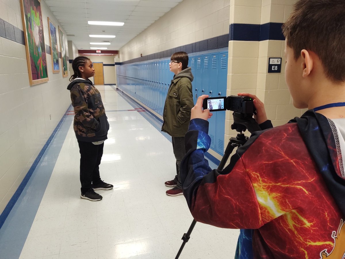 hadleypltw's tweet image. Hadley STL students are busy trying to finish their video production projects for competition! Script writing, camera skills, editing and exporting! @HadleyUSD259 #HadleyRocks