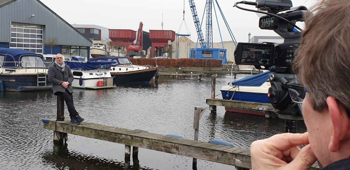 Economie071's tweet photo. Peter Jongejan (@MarinaRijnsburg) vertelt enthousiast over deelname aan #Smart071. Studenten #ict van @HSLeidenNL ontwikkelde een systeem dat locatie van huurboten en technische staat van motoren kan monitoren. Meer hierover op 4 febr👉event @ PLNT #Leiden https://t.co/3BY3tcmbQC https://t.co/MiMdLayxMZ
