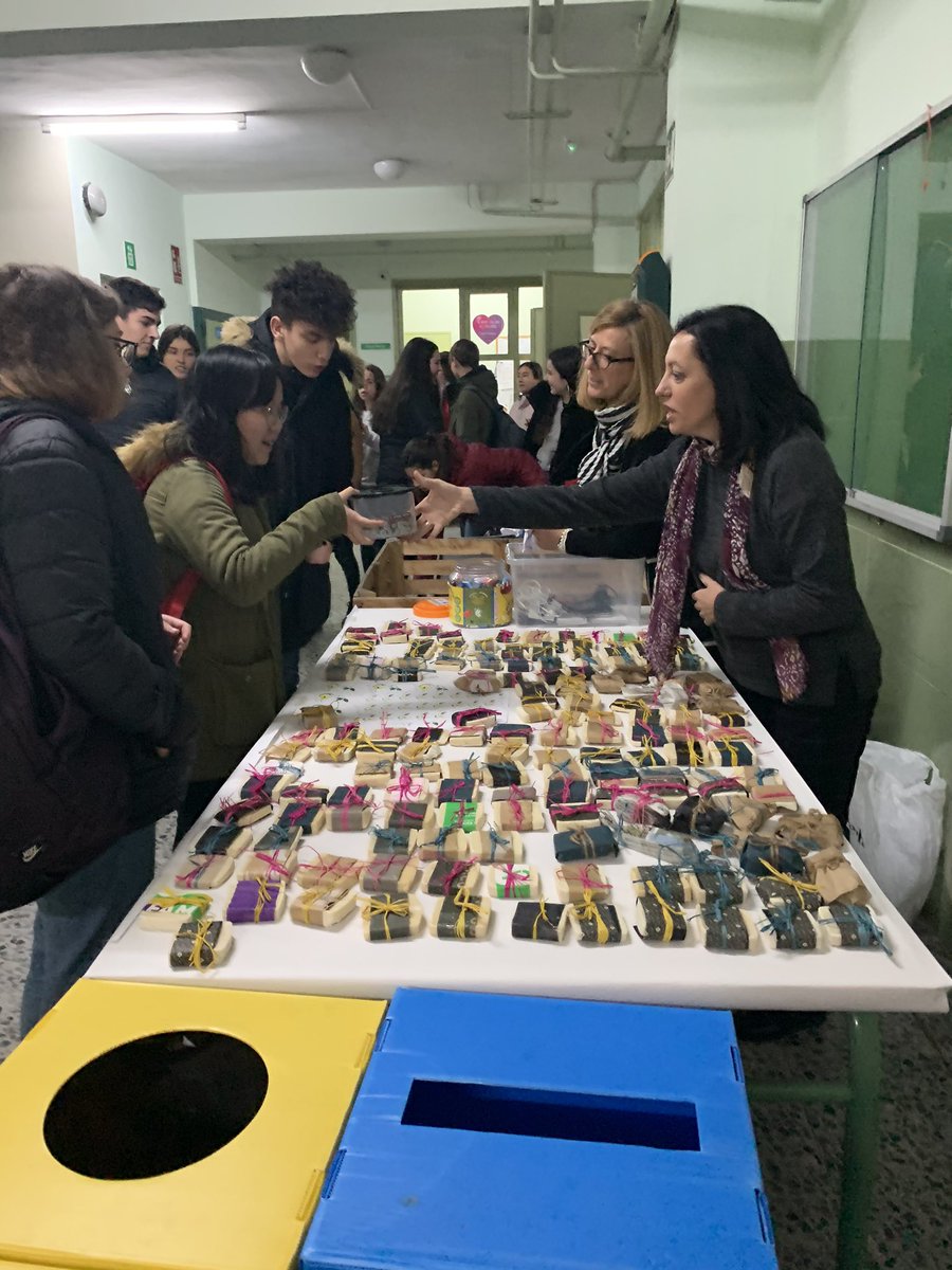 BioToñi tweet media