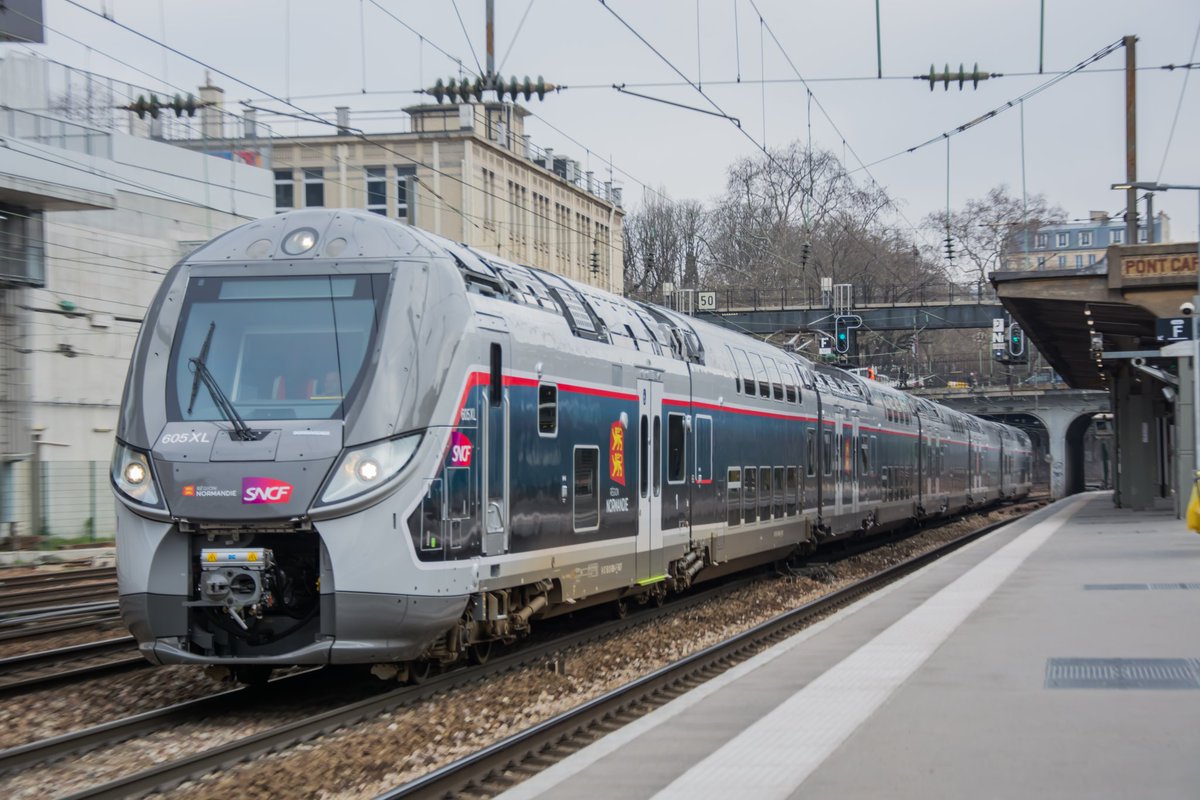 umbertoVT2's tweet photo. @TERNormandie va bientôt recevoir ces nouvelles rames, hier le nouvel Omneo Premium de @Bombardier était de sortie entre Sotteville et Paris St Lazare. La relève est en marche, le nouveau matériel quand à lui est en progrès !
 📸📍Gare de Pont Cardinet
@SNCF https://t.co/0Z04WXldas
