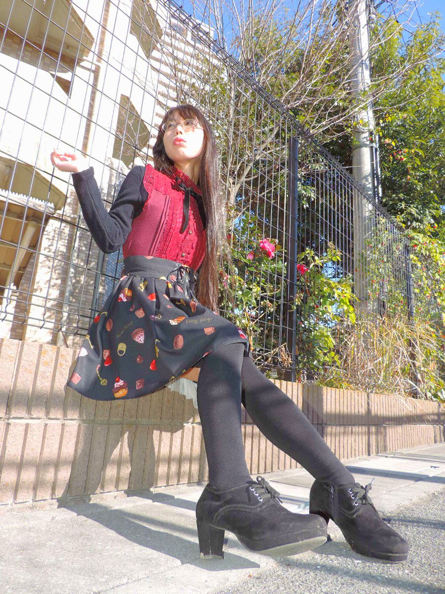 瀬戸じゅん オリジナルタイツ販売中 ニット ニーハイソックス ノンブランド アウターキャミ Axesfemme アクシーズファム スカート Secrethoney シークレットハニー 靴 Cocheetcoche コシュエコシュ インスタには別写真