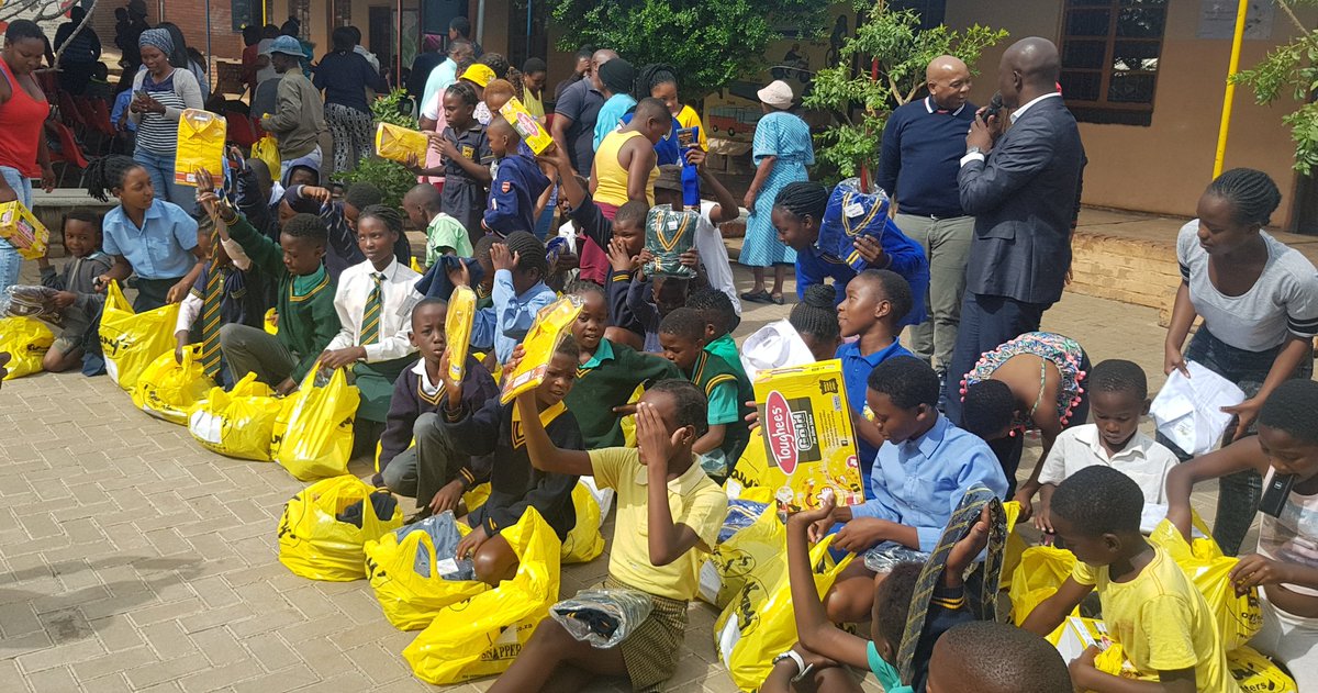 Kgosientsho_R's tweet photo. The 25th of January is my birthday. Since 1999, I made a commitment to celebrate the day by going back to my community, where I get to make a little difference and inspire the young ones, by supporting their education. https://t.co/LIR2RlASZ9