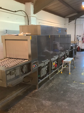 maidaid's tweet photo. An amazing end to the week with a fantastic installation of a #Maidaid QX596! 
The machine was supplied by @G_E_S_C  &amp; #installed by Archers @gregarcher 
Great work guys!
#warewashing #fridayfeeling #teamworkmakesthedreamwork https://t.co/GgHBpoey9w