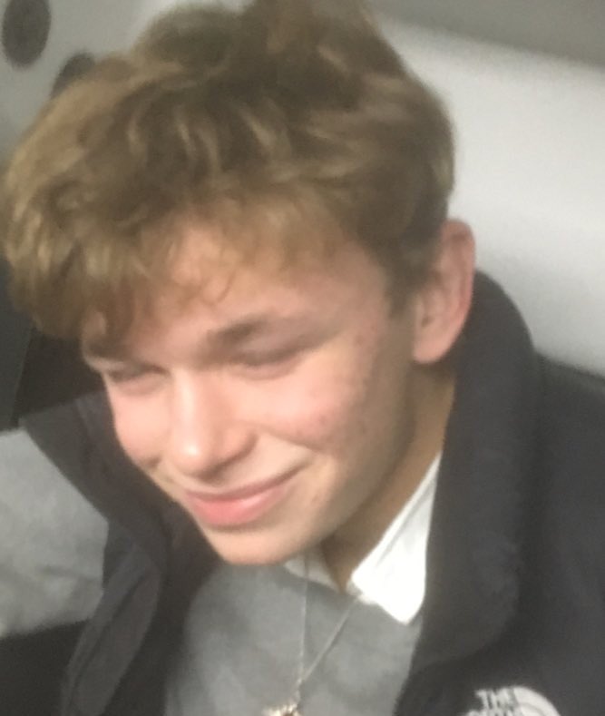 OWemlerth's tweet photo. hörde om en sak på radion där man analyserar bilder. rätt kul, faktiskt. testar med denna!
20% knark 
5% bob dylan
35% överviktig vissångare
40% pappa på charter resa i thailand https://t.co/Dwknk4Vdiu