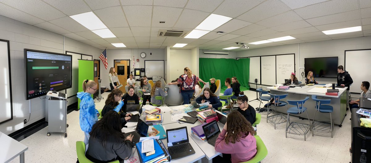 MrChemGeek's tweet image. Awesome work with VR interior design and World Language vocab skills in @srallaguno classes at @Windsor_CSD Middle School!! @ScottBeattie1 @BarbTasber @ekoval9 @KStrahleyWMS @barbphillips77 @EstrickWMS #PLIC #BTEdTech