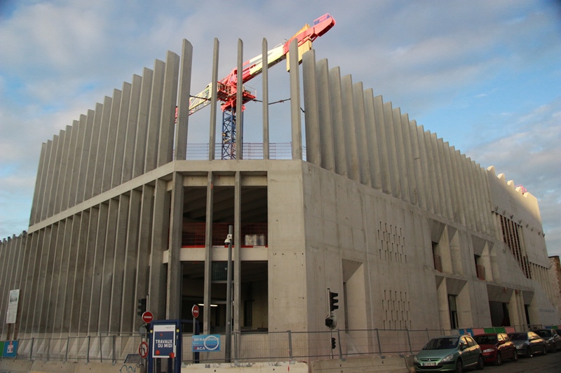 euromedhabitant's tweet photo. 🏫 Allô @departement13 @marseille , nous découvrons avec surprise ce panneau posé sur #Ecole #Ruffi en préfabriqué -- vous l'avez confondue avec la nouvelle #Ecole #AntoineDeRuffi ?🤔C'est une (mauvaise) blague ou c'est (encore) un coup d'Antoine ? https://t.co/sePZu3qex2