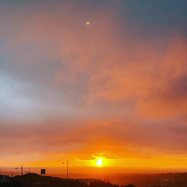 This morning was so beautiful #sunrise #sun #beautiful #nature #naturephotography #picoftheday #photography #photooftheday #noedit #nofilter #morning #morningmotivation #friday #fridayvibes #tgif #Sotogrande #seaview #SotograndeLife #sotograndelifestyle #Andalucia #CostadelS…