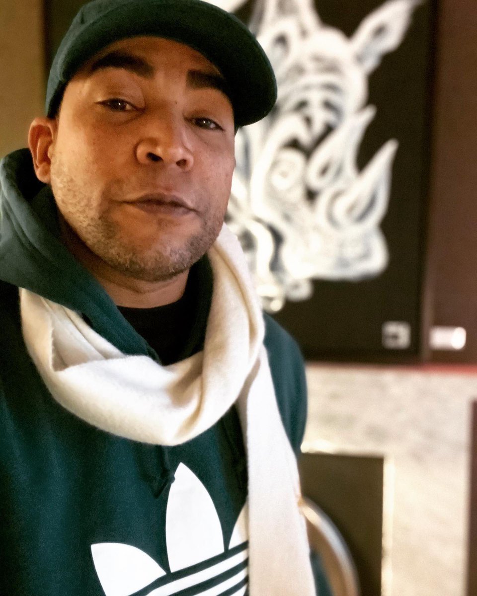 DONOMAR's tweet photo. Hoy tengo grabación con @jowellyrandy ¿Qué quisieran escuchar? #reggaeton #trap #soca #romantico sube tu bandera y tu respuesta para mostrarle sus contestaciones a los muchachos. #moneygreen #adidas https://t.co/9ZZvMnuFpk