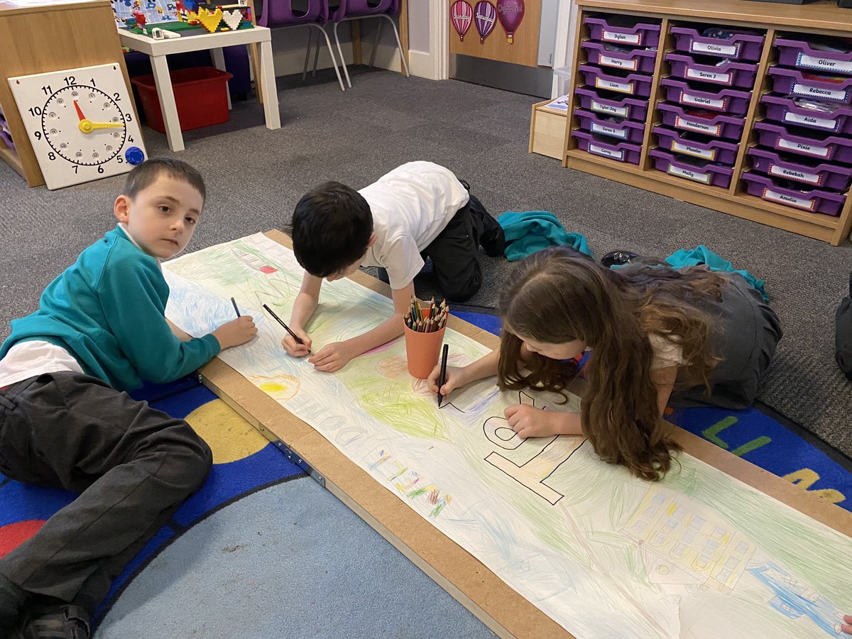 TreorchyPrimary's tweet photo. 3R pupils have been creating a banner to celebrate Treorchy winning the Great British High Street of the year 2019! #TPS3BR #VisitTreorchy #MYHIGHSTREET https://t.co/DzVscP9yDR