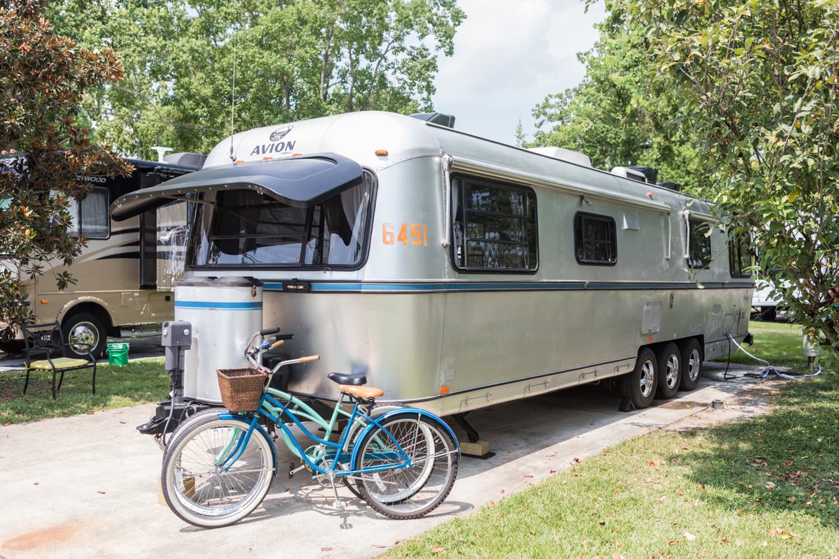 GrubPost's tweet photo. Awesome! RT #thekitchn: Here’s How One Family with Triplets Cooks in Their Tiny RV Kitchen https://t.co/7mKRzq16d0 https://t.co/zAkvbAcWct