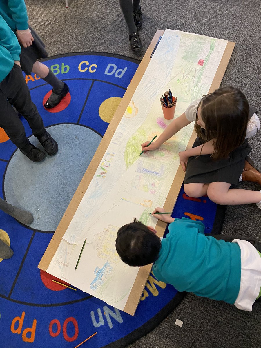 TreorchyPrimary's tweet photo. 3R pupils have been creating a banner to celebrate Treorchy winning the Great British High Street of the year 2019! #TPS3BR #VisitTreorchy #MYHIGHSTREET https://t.co/DzVscP9yDR