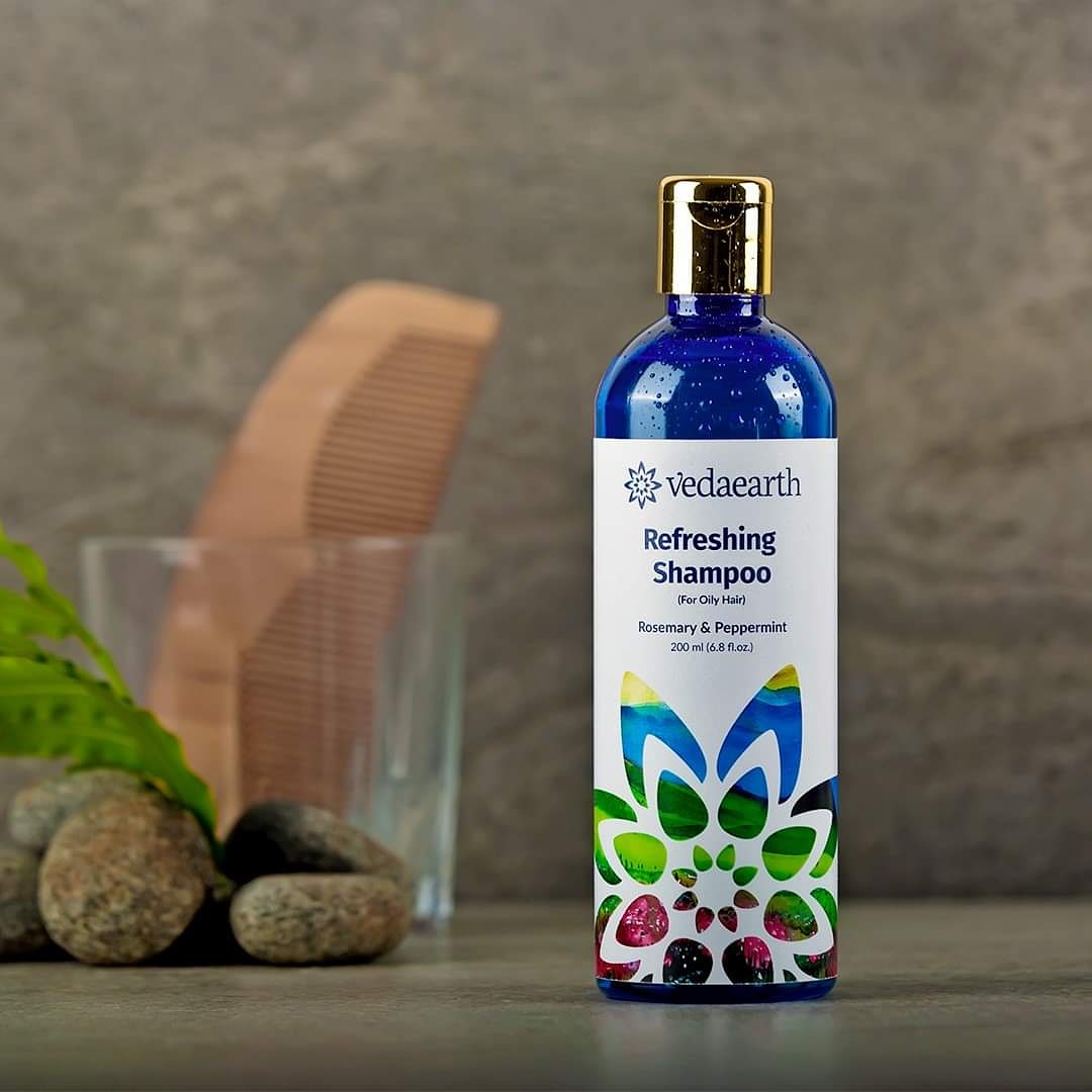 Presenting the Refreshing Shampoo for greasy, oily and unhealthy hair. It arrests the excess oil, ensuring soft and silky texture of hair. Thereby putting the bounce back into your hair. Welcome the New Year with our all-new #RefreshingShampoo. Buy Now- bit.ly/3aOX6Ia