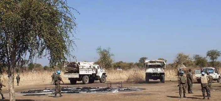 NasWahidMedia's tweet photo. President Kiir sent a delegation to Abyei after recent killing;https://t.co/3eVvgmQWa2

#FridayThoughts #FridayMotivation #FridayVibes #KenyaVsSouthAfrica #PiersMorgan #Serena #AssassinCopRashid #NaomiOsaka #dollypartonchallenge #TOYOTA #coast #UgurMumcu #ZeeCineAwardsTamil2020 https://t.co/Auu7Gu6s7D