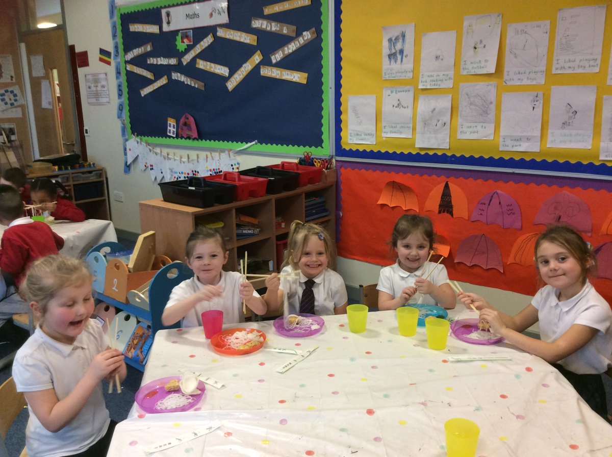 AultmoreParkPri's tweet photo. As well as learning about Vets, P1a have been celebrating Chinese New Year! They celebrated by tasting lots of Chinese foods and even attempting to use Chopsticks! Everyone loved the crackers! #chinesenewyear #applicationoflearning. https://t.co/Av1USJEkID