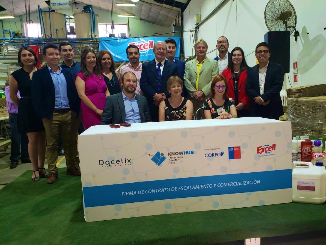Gracias al acuerdo entre <a href="/ExcellChile/">Excell Chile</a> y #BMiTek el emprendedor Luis Aguilar podrá cumplir su sueño de comercializar e internacionalizar su propio invento: #Dacetix, el primer desinfectante industrial elaborado en Chile