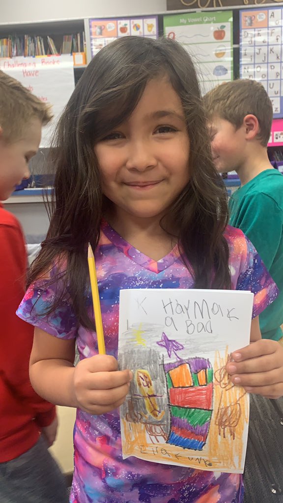Kinder_APHE's tweet photo. So many HOW-TO books!! #weareaphe https://t.co/hHk9lf04uQ