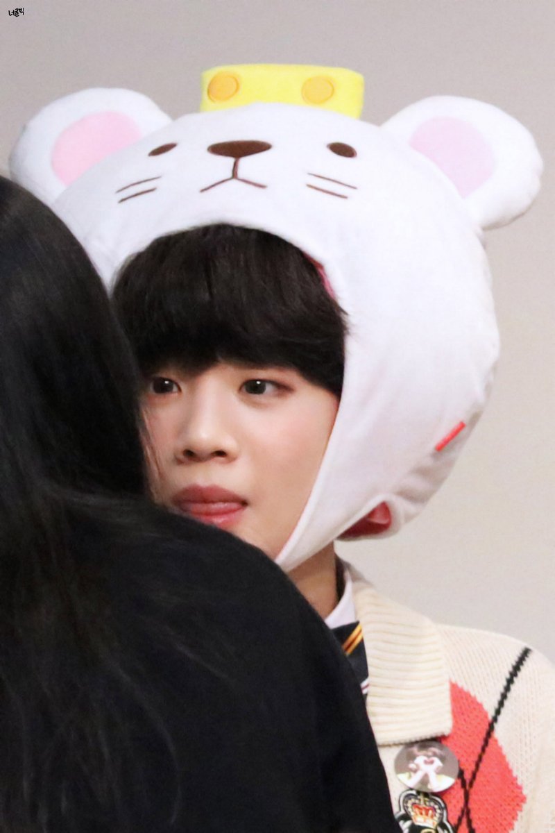 munik0320's tweet photo. 200118 대치 팬사인회

새해 복 많이 받으세요💛
Happy New Year 2020🐭

#문익 #MUNIK #동키즈 #DONGKIZ https://t.co/77bt1jdrLK