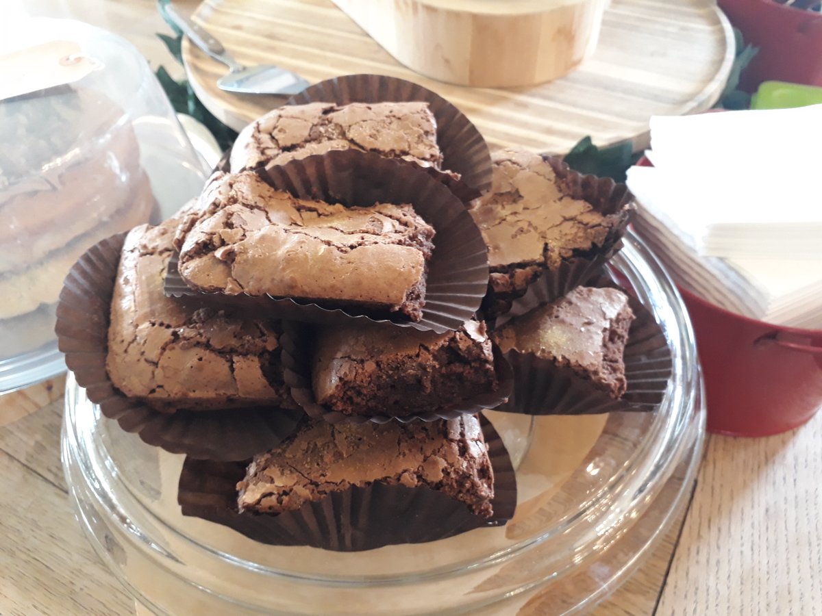 Now that Charlotte has returned from her honeymoon, the Pickles team is (almost) back up to full strength. So from next week our opening times will be:
Tuesday 10am - 4pm
Wednesday to Friday 9.30am - 4pm
Saturday 9.30am - 1pm for brunch