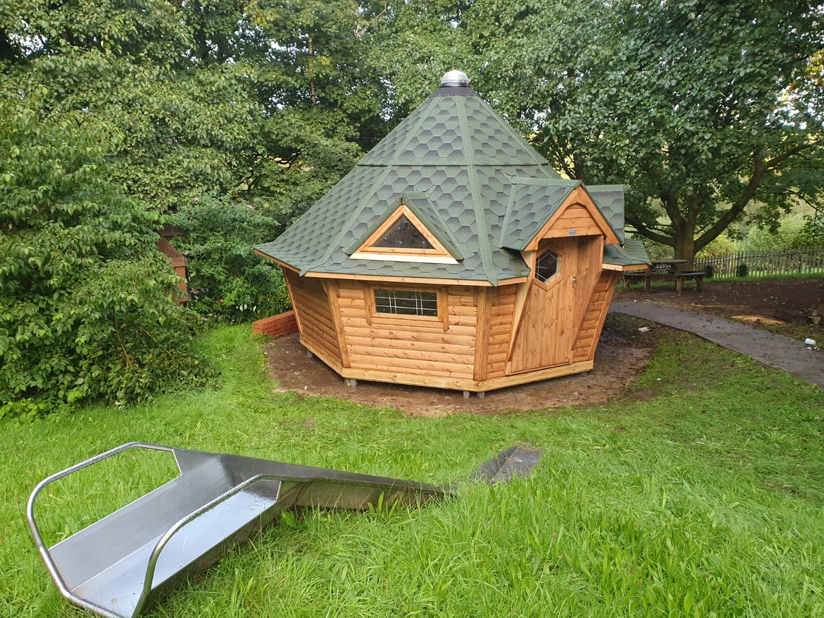 UKCampingCabins's tweet photo. The Duchess of Cambridge visiting children at a Cardiff play centre, where one of our cabins is used as a unique educational space! 🙌
#KateMiddleton #CampingCabins https://t.co/5nfa2kvRe9